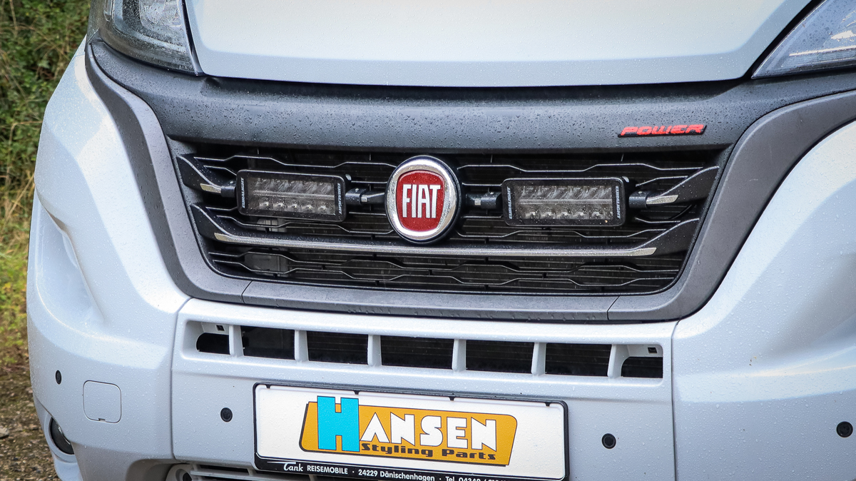 Euralight Kühlergrill Kit passend für Fiat Ducato Gen. 8 (2022-2023) inkl. 2x LED-Fernscheinwerfer 8" Black Penta