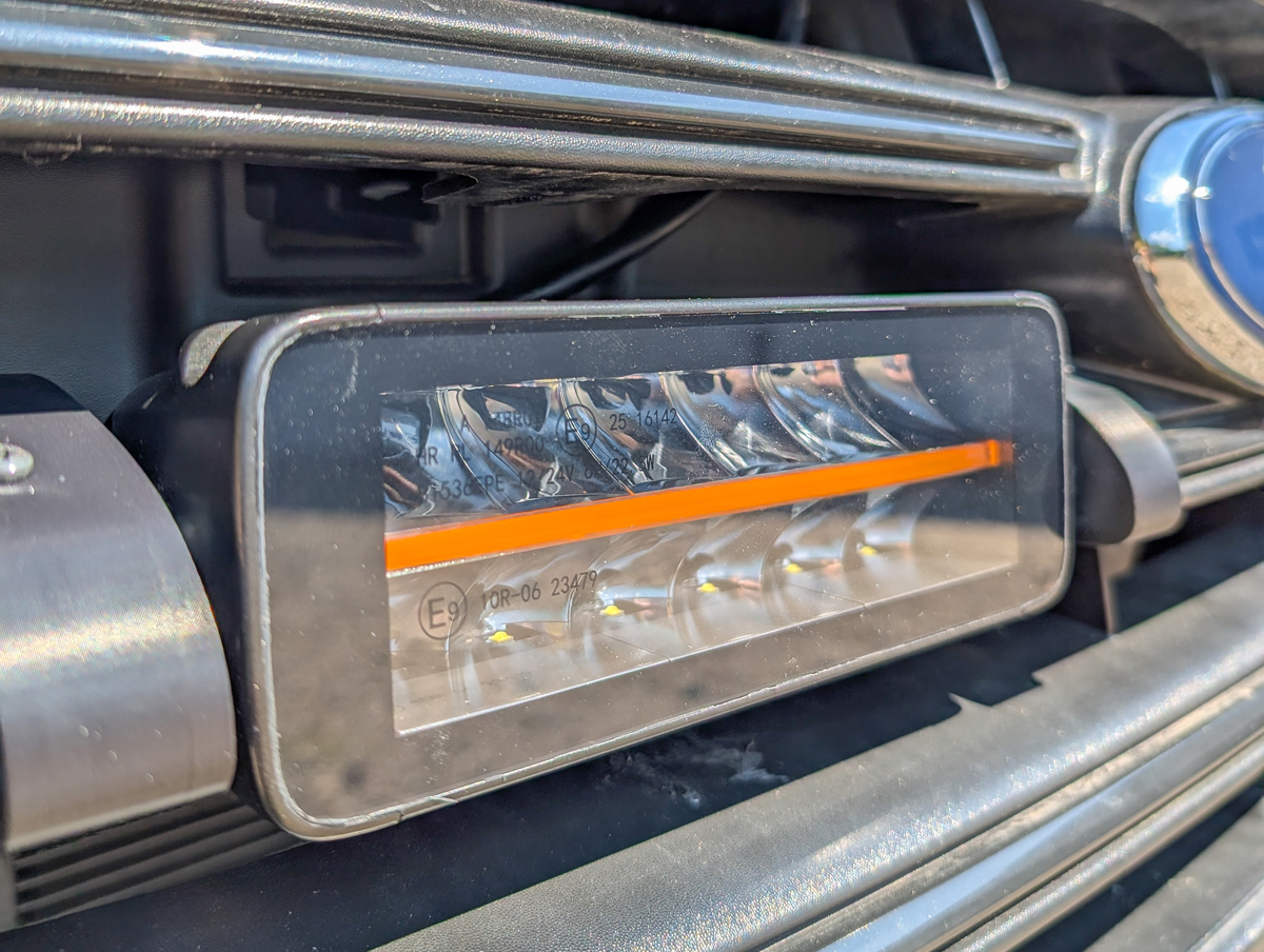 Euralight Kühlergrill Kit passend für Ford Transit Custom (2018-2022) inkl. 2x LED-Fernscheinwerfer 8" Black Penta