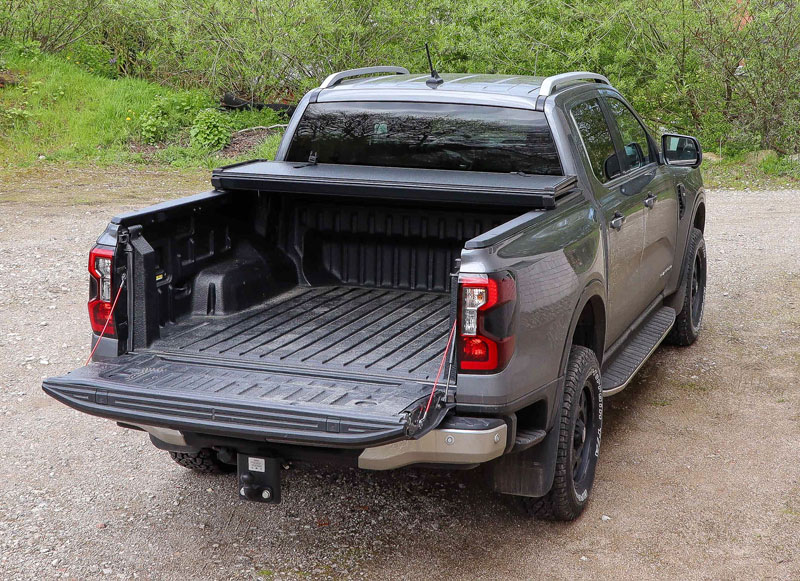 Aluminum 3-piece folding tonneau cover + cargo rails suitable for  Ford Ranger (2023-) & Ranger Raptor (2023-)