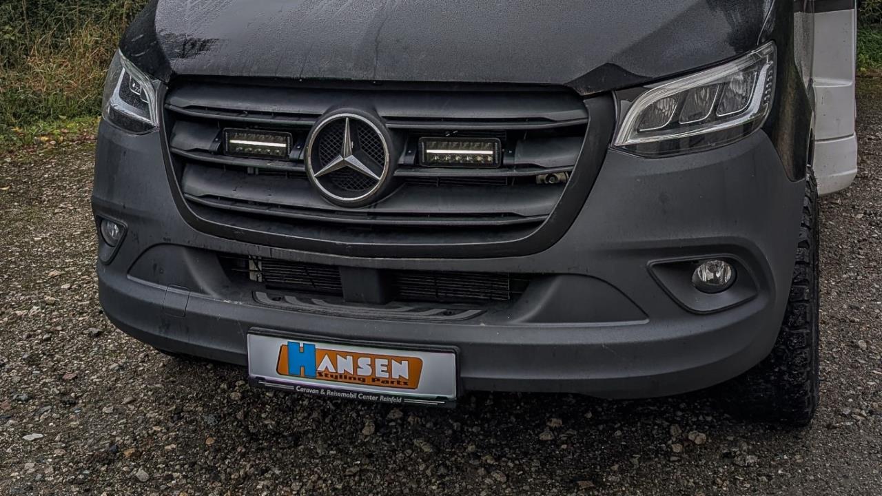 Euralight Kühlergrill Kit passend für Mercedes-Benz Sprinter 907/910 (2018-2024) inkl. 2x LED-Fernscheinwerfer 8" Black Penta